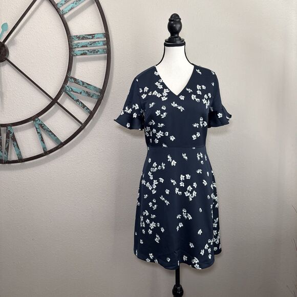 Banana Republic Dresses & Skirts - Banana Republic Dress 6 NWT Navy Blue Floral Short Ruffle Sleeve Lined